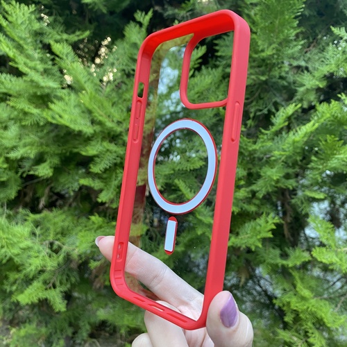 Dış Çekim Arka Yüz İPhone 15 Pro Max Kırmızı Çerçeveli MagSafe Kılıf