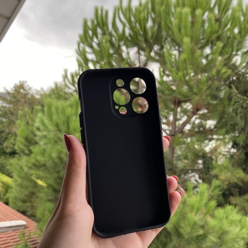 Dış Çekim Arka Yüz İPhone 14 Pro Siyah Yumuşak Silikon Kılıf