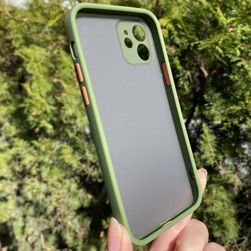 Dış Çekim Arka  iPhone 12 Yeşil Kenarlı Saydam Silikon Kılıf