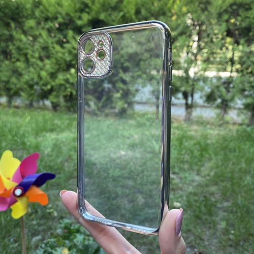 Dış  Çekim Ön Yüz İphone 11 Gümüş Çerceveli Elmas Görünümlü Silikon Kılıf