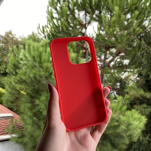 Dış Çekim Arka Yüz İPhone 14 Pro Kırmızı Yumuşak Silikon Kılıf