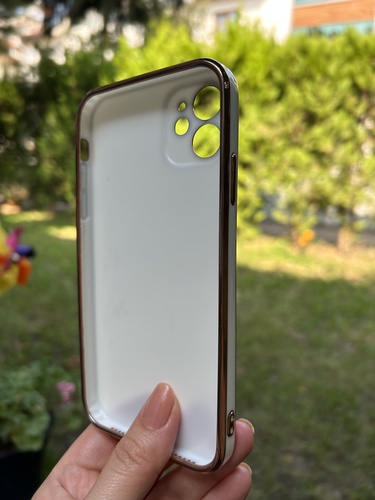 Dış Çekim Arka Yüz İPhone 11 Bakır Detaylı Beyaz Parlak Silikon Kılıf
