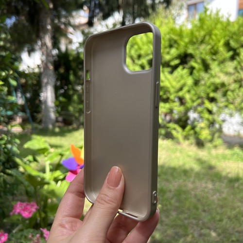 Dış Çekim Arka Yüz İPhone 13 Gold Yumuşak Rubber Silikon Kılıf