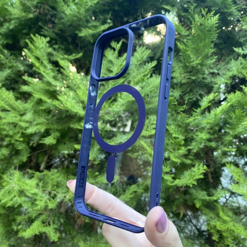 Dış Çekim Ön Yüz İPhone 15 Pro Max Lacivert Çerçeveli MagSafe Kılıf